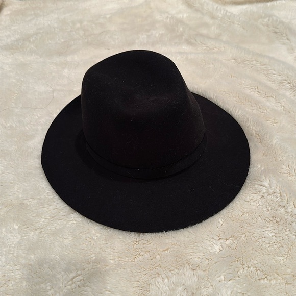 Aritzia Accessories - Aritzia Alxiliary Fedora Hat (S/M)